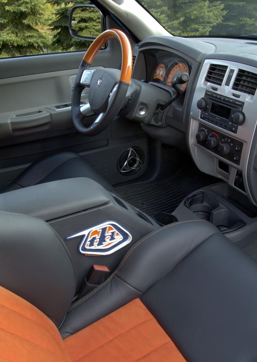  Dodge Dakota MX Warrior Concept 2007 года  (фото 8 из 20)
